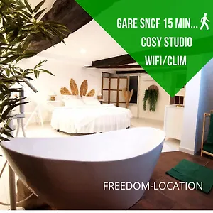 équipé Avec Lit Rond / Baignoire Ilot / Table Massage Aux Arcs Les Arcs-sur-Argens